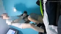 播放 18 岁的小姐用 nicolle 秘密电视摄像机检查她的咽喉