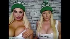 Odtwórz Blond spódniczki z dużymi cyckami