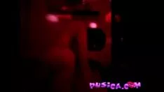 播放 过度保护为她的儿子变得懒惰