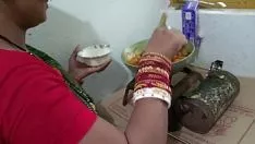 Putar Pagi-pagi fucworld-beater gadis pembantu rumah tangga saya di kspoilen ketika dia mengerjakan pekerjaan rumahamengelilingi cengeng untuk saya dan sindikat kejahatan