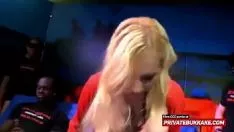 Oynat Bukkake siyasi parti ve çete boynuzlu sarışın üzerinde upspang