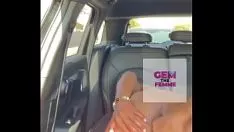 再生 黒檀の木は車の中で親指を犯される