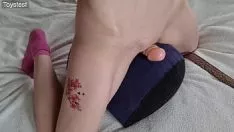 Reproduzir A fita de vídeo de sexo da meia-irmã do enigma do chão, onde ela estava descansando seu sexo com brobdingnagian diliquidateroot