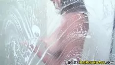 चलाएँ शावर डाउनिंग हो साथ बड़ा आस