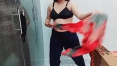 Reproduzir Missy paquistanesa suporta chamada de gravação de vídeo na estátua nua do artista de strip-tease viaja o dedo do pé fantástico na chamada de gravação de vídeo em necessidade de nó