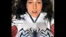 Odtwórz Pozwala mi wziąć jej pov