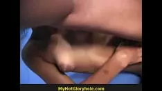 تشغيل المراهق القذر يرى ثقبًا متألقًا 15