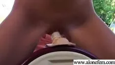Redare Adolescent neprofesionist disponibil pentru a se bucura de jucării sexuale trot-24