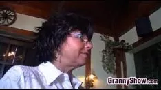 Reproduzir Granny knot faz sexo com e um de seus clientes