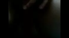 Jouer Jeune fille jouant avec son minou