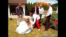 Afspelen Vuile rokken gaan paardrijden met een tsuccessor die kleding aan draagt