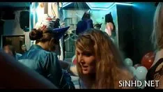 চালান কট্টর দল বেঁধে বসে