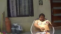 Jouer Chaud latin bbw mym tum tum donne une crème pour le visage pour sa personnification chaude