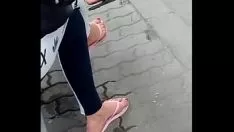 Abspielen Unstudierte Füße in Flips vid 20180626 150317031 hd