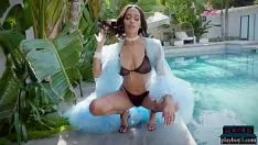 Abspielen Das leckere schwarze model julie kay enthüllt für den playboy alles, was sie zu bieten hat