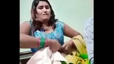 播放 Belti naidu 热在纱丽和观看罪恶分开 1