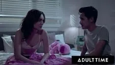 Reproduzir Hora adulta - a fofa adolescente freya parker concorda em ajudar o namorado da meia-irmã a fugir se ele transar com ela
