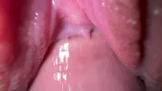 播放 当我们独自在家时，我操了朋友的妻子，并射到嘴里