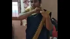 Jouer Mallu épouse ses vêtements et ses seins en train de sucer la partie 2
