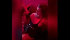 تشغيل المرة الأولى لـ ally white في مسرح الكبار