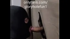 Riproduci L'autista latino non tagliato ha visto il mio gloryhole e ha chiesto a un bj