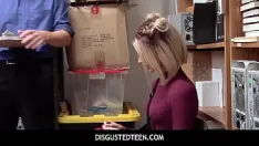 Putar Disgustedteen - emma hix kehilangan penis petugas pencegahan