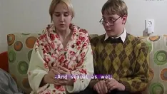 播放 精力充沛的花痴与巨大的山雀在午夜事件中骑着一根长长的白色鸡巴