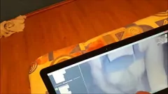 Odtwórz Gorąca latynoska dziwka zadowala swojego pana przed kamerą