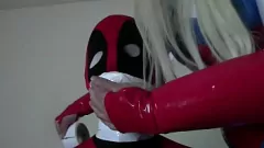 Redare Big-tits Gia Love în Avengers Deadpool Cosplay Cumshot Orgasm