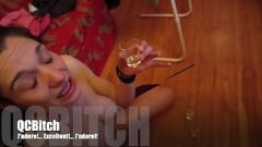 Afspelen De hete pis van mijn ex -GF -spel - stomende Franse Quebecker slikken urine