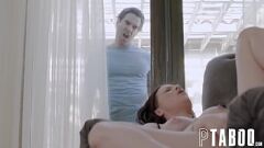 تشغيل يتم خدمة المراهق المدلل Alison Rey من قبل Ken Feels في مواجهة بوف المتشددين