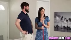 Afspelen Brunette Milf Nikki Zee krijgt anaal beukende en speelgoed spelen