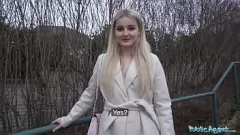 Jouer L'agent public devient méchant avec une blonde californienne en bas: Cumshot, Handjob, et plus encore!