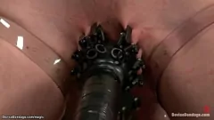 Odtwórz Claire Adams: Związana blond lesbijka w lochu doprowadzona do ekstazy za pomocą dziwacznego urządzenia