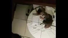 Afspelen De vrouwelijkheid voedend in de slagtand, ze uitdrukking die ze krijgt, krijgt me recife